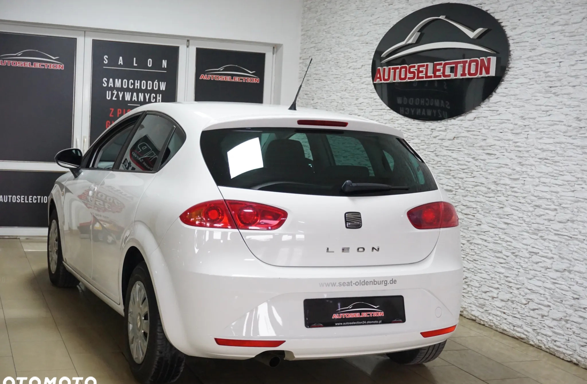 Seat Leon cena 23900 przebieg: 101800, rok produkcji 2010 z Piaseczno małe 704